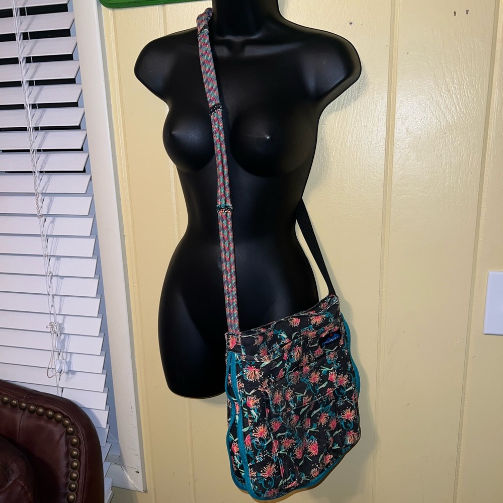 Kavu Crossbody Rope Purse Bag Blue Pink Floral Firework Canvas Adjustable Strap - Picture 3 of 13